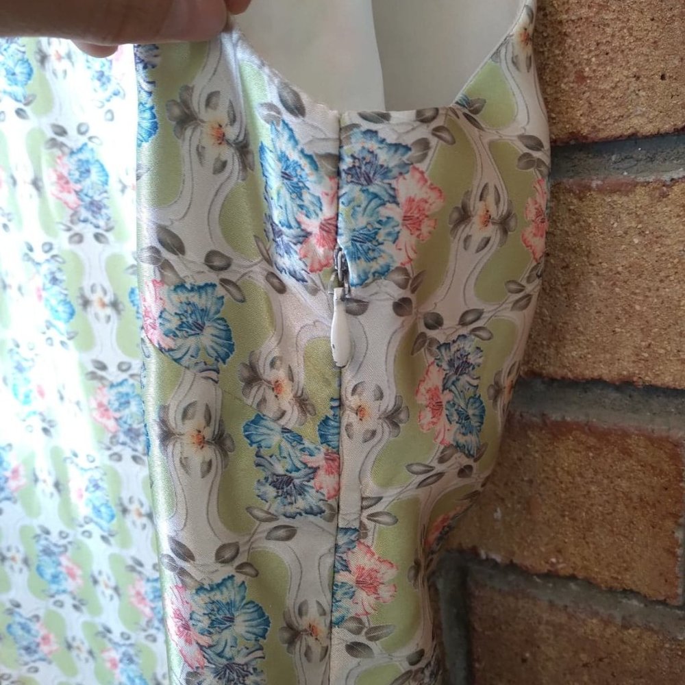Shaped Satin Tank Top - Picture 5 of 6